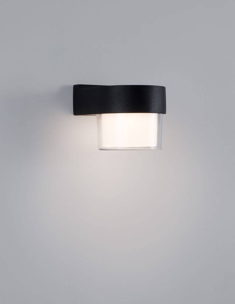 Darf LED Außenwandleuchte Downlight 3000K Schwarz IP54 an der Wand montiert, minimalistisches Design.