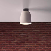 Casablanca Deckenleuchte Clavio Ø 12cm moderne weiße Deckenlampe mit Licht auf Backsteinwand