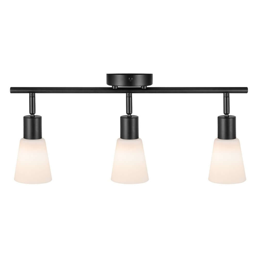 Deckenstrahler Cole 3-Spot mit drei weißen Lampenschirmen und schwarzem Gestell für moderne Beleuchtung.