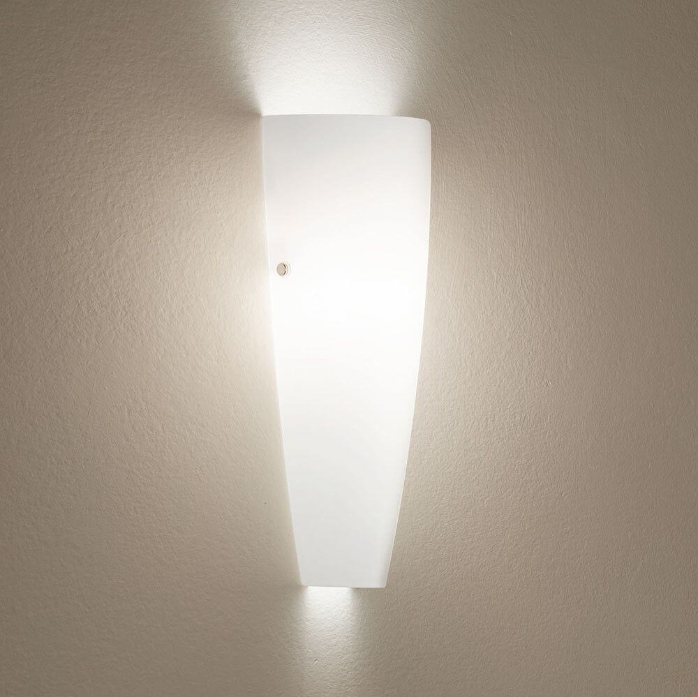 Dedalo Glas Wandleuchte in formschönen Design Weiß im eleganten, modernen Stil.