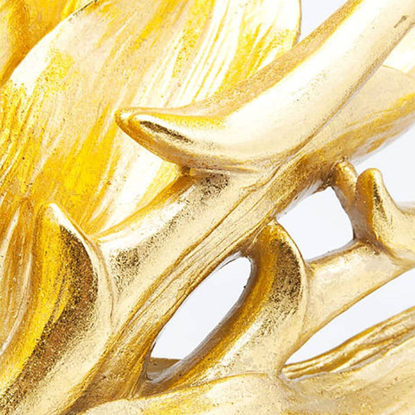 Close-up of the golden details of the decorative table lamp Tropical Flower.