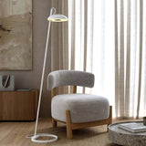Versale Stehleuchte 140cm in modernem Wohnraum mit minimalistischer Ausstattung und blendfreiem Licht.