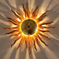 s.luce Diator Wand- und Deckenleuchte aus handgeschmiedetem Metall in Rost- und Goldfarben, Licht- und Schattenspiele.