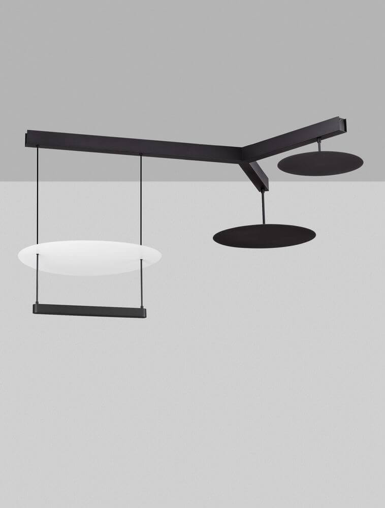 Diona LED Deckenleuchte 3-flammig 3000K Schwarz, Weiß in modernem Design mit hängenden Lampenelementen.