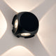 Patras LED Außen-Wandleuchte 4-flammig Schwarz IP54 an Wand montiert, minimalistisches Design, strahlt Licht in vier Richtungen.