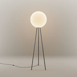 s.luce Tripod-gulvlampe Orb Tripod 160 cm med glaskugle