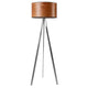 Dreibeinstehlampe Atticus 150cm Deutsche Eiche mit elegantem Holzschirm und schlankem Metallständer.