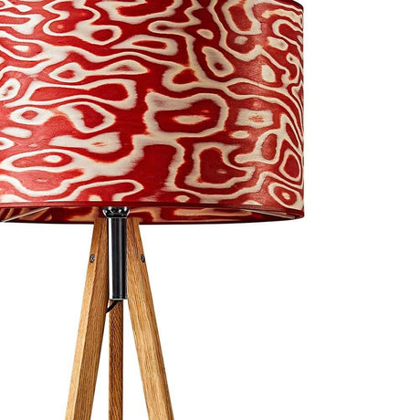 Trepot gulvlampe Ligno 150 cm trebase Rosso med rød lampeskjerm og eikestammer.