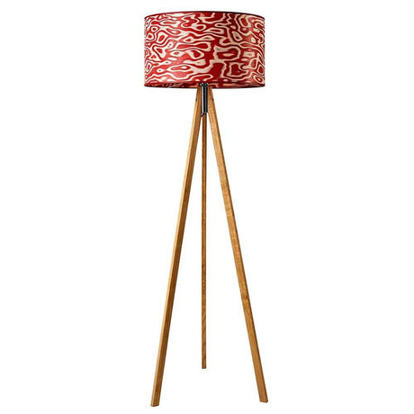 Trepot gulvlampe Ligno 150 cm trebase Rosso med rød lampeskjerm og eikeben.