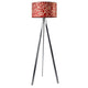 Dreibeinstehleuchte Atticus 150cm Rosso mit rotem Schirm und schlankem, elegantem Stativdesign.
