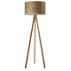 Dreibeinstehleuchte Ligno 150cm mit Holzfuß und naturfarbener Lampe im Almheu-Look.