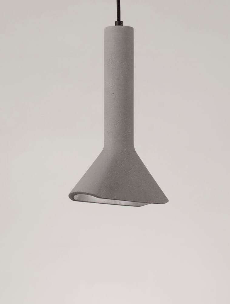 Dylan Pendelleuchte E14 Grau im Nordic-Design mit grauem Metallschirm und schwarzer Abhängung.