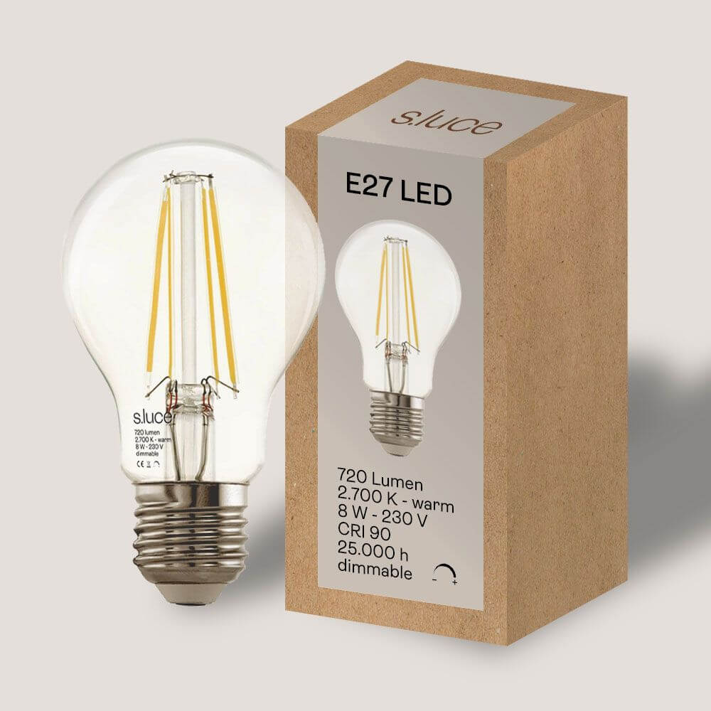 s.luce E27 LED Varm hvid 2700K 720lm 8W Dæmpbar CRI 90 med klar glaskonstruktion og emballage.