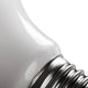E27 LED Warmweiß 2700K 810lm 7W LED-Leuchtmittel Nahaufnahme der Fassung