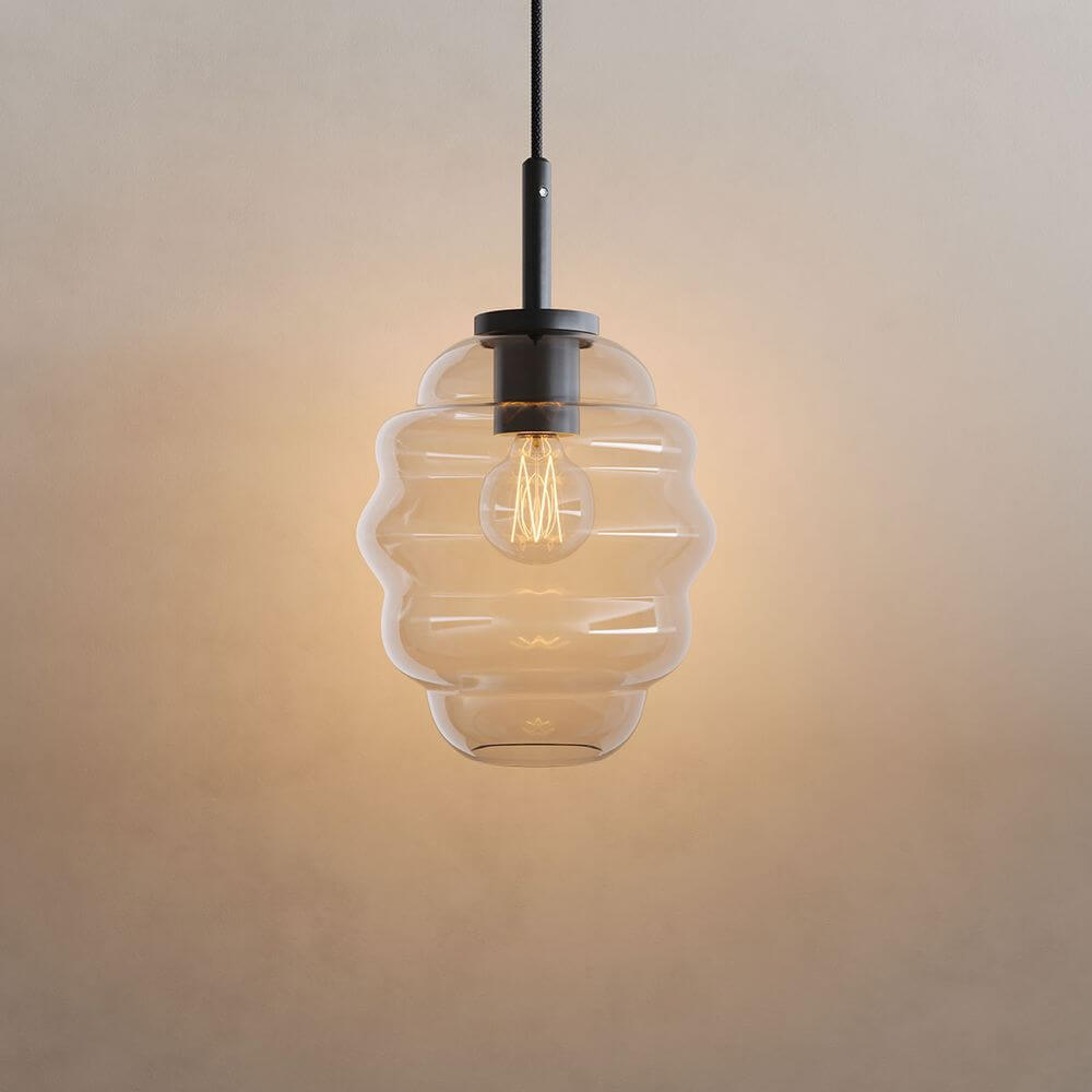 s.luce Echos Glas-Hängelampe Aufhängung 150cm Schwarz mit ovaler Glasform und warmem Licht.