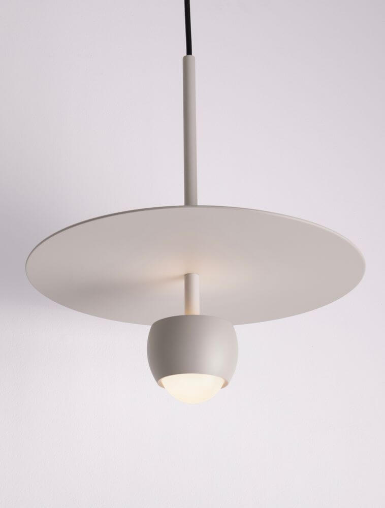 Edem LED Pendelleuchte Ø 30cm 3000K in modernem Design, schlichten Formen und hellem Licht.