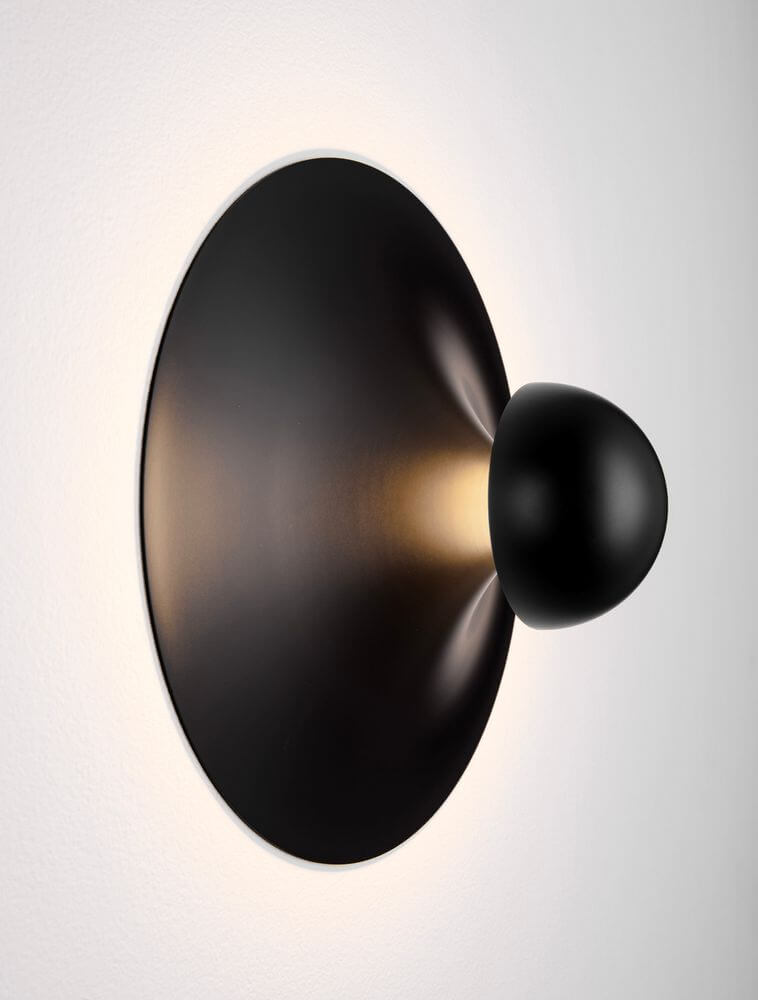 Edem LED Wandleuchte Ø 25cm 3000K in modernem Design, rot beschichtetem Aluminium und atmosphärischem Licht.