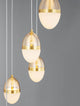 Egna Pendelleuchte 5-flammig Ø 45cm 3000K Gold mit eleganten Opalglas-Schirmen und goldfarbenen Details.