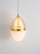 Egna Pendelleuchte Oval 3000K Gold mit elegantem Design aus Opalglas und goldenen Details.