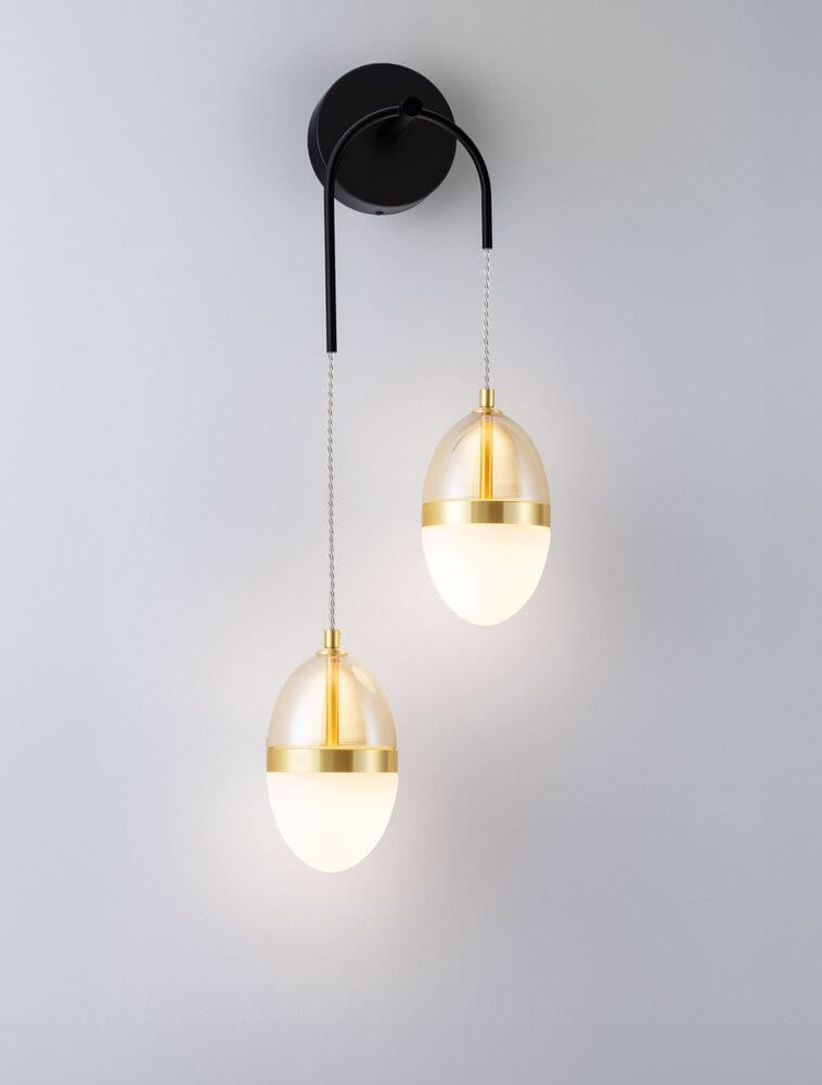 Egna Wandleuchte 2-flammig 3000K Gold mit elegantem Design und goldenem Finish an schwarzer Wandhalterung.