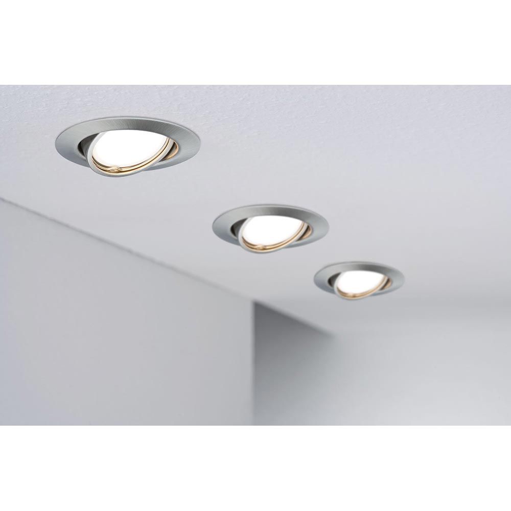 Einbauleuchte Set mit 3 schwenkbaren Spots in gebürstetem Metall für optimale Ausleuchtung.