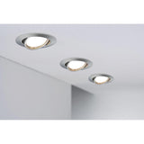Einbauleuchte Set mit 3 schwenkbaren Spots in gebürstetem Metall für optimale Ausleuchtung.