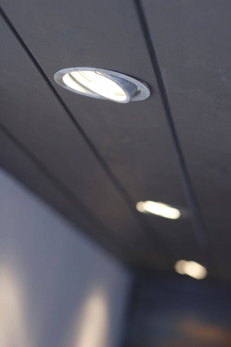 Einbauleuchte Tip IP23 schwenkbarer Einbauspot aus verzinktem Stahl für robuste Außenbereiche