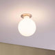 Einbaustrahler Nova starr mit E27 Fassung an Decke montiert, runde, weiße Glasleuchte im modernen Design.