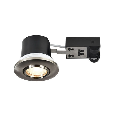 Eleganter Einbaustrahler Umberto IP44, ideal für dicke Decken und gerichtetes Licht, passend für GU10-Glühbirnen.