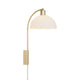 Ellen 20 Wandleuchte mit elegantem, minimalistischem Design und rundem Schirm in modernem Goldton.