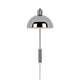 Ellen 20 Wandleuchte mit modernem, skandinavischem Design und chrome-finish Schirm.