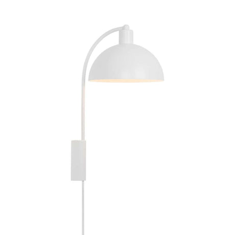 Applique murale Ellen 20 avec un abat-jour élégant et un cadre moderne, idéale pour un design scandinave intemporel.