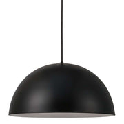 Ellen 30 Pendelleuchte in schwarz, skandinavisches Design mit rundem Schirm für angenehme Beleuchtung.