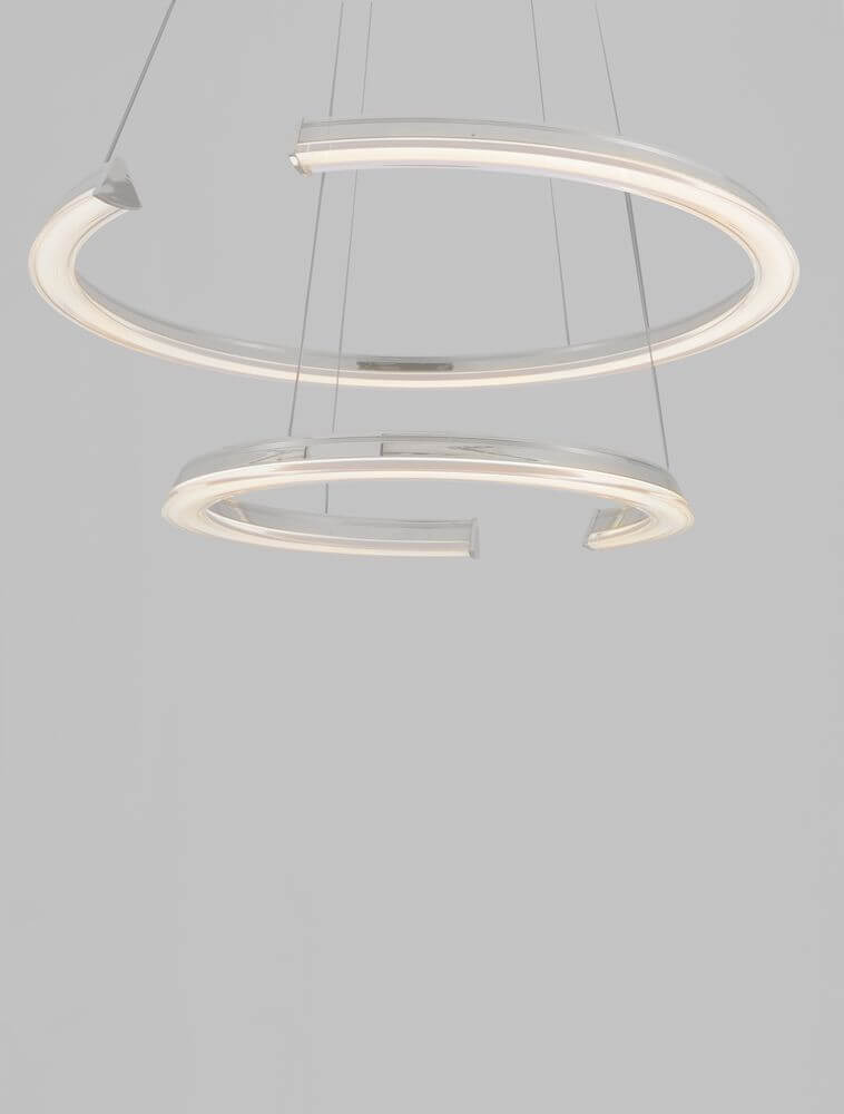 Elmo LED Pendelleuchte 2-flammig Ø 63cm 3500K Chrom mit modernem Design und silberner Aluminium-Oberfläche.