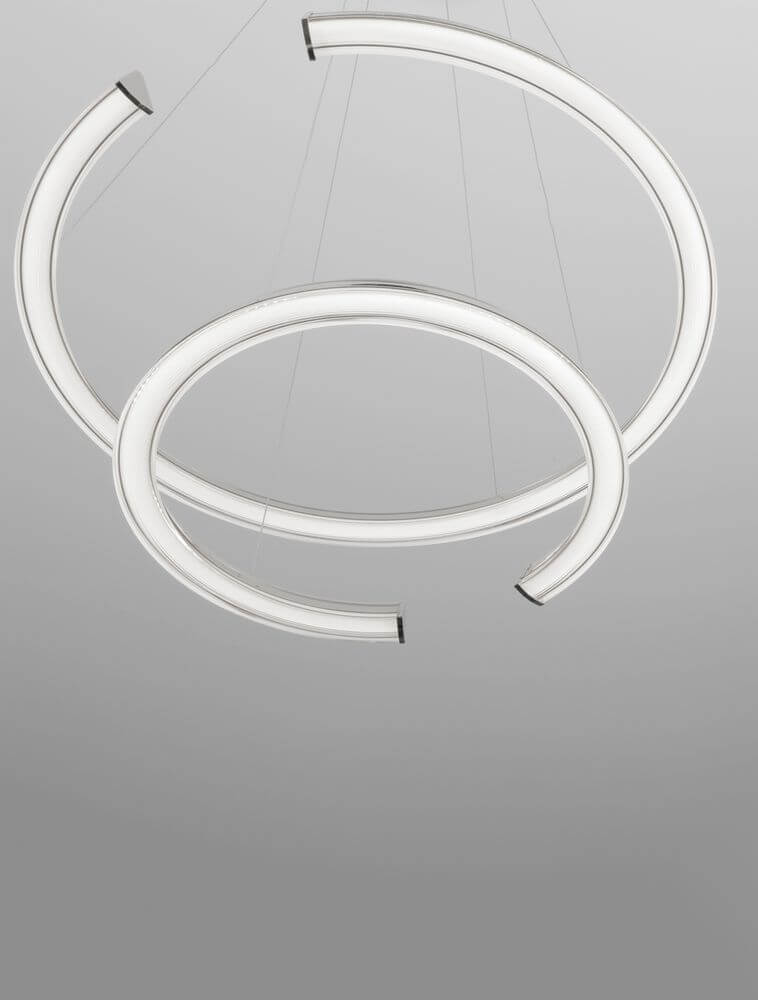 Elmo LED Pendelleuchte 2-flammig Ø 63cm 3500K Chrom in modernem Design mit drei kreisförmigen Leuchtelementen.