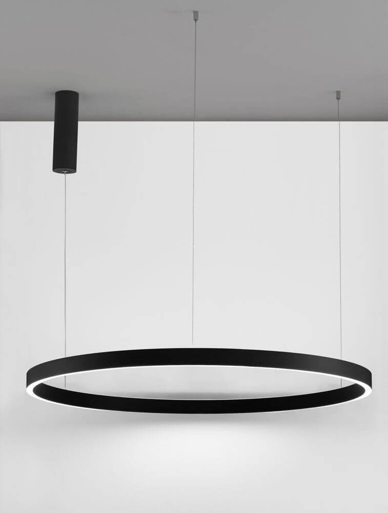 Elowen LED Pendelleuchte Ø 98cm 3000K Up & Down in modernem Design mit klaren Linien in Sandschwarz.