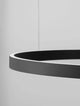 Elowen LED Pendelleuchte Ø 98cm 3000K Up & Down Detailansicht in Sandschwarz.