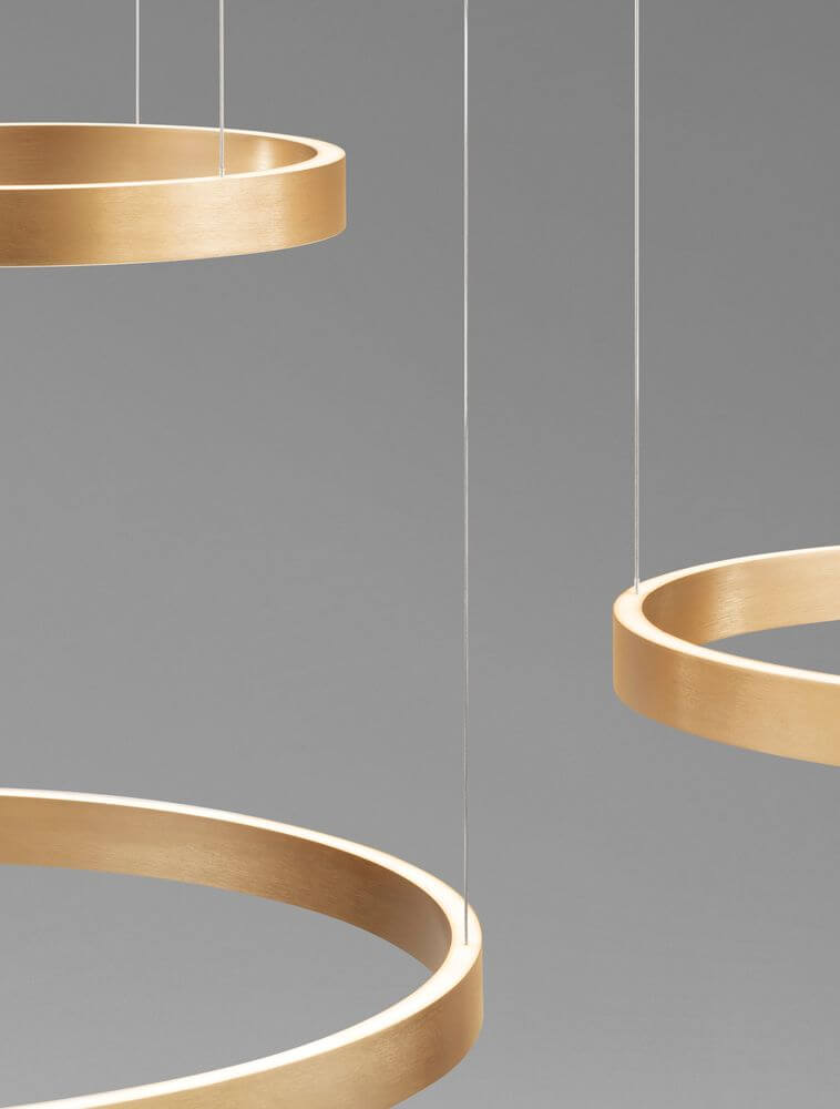 Elowen LED Pendelleuchte 3-flammig 3000K Up & Down in modernem, goldfarbenem Design.