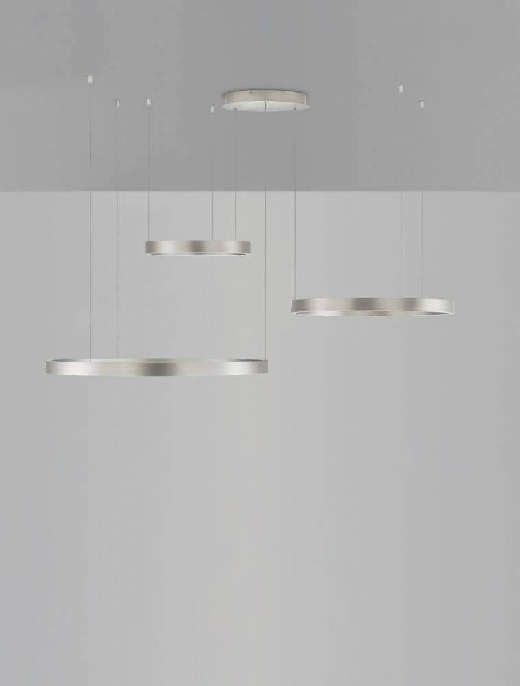 Elowen LED Pendelleuchte 3-flammig 3000K Up & Down in modernem Design, silberfarbene Aluminium- und Kunststoffdetails.