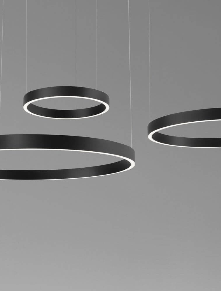 Elowen LED Pendelleuchte 3-flammig 3000K Up & Down in modernem Design mit drei runden Leuchten.