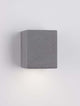 Emile LED Außenwandleuchte Cube Grau IP65 an einer Wand montiert, bietet modernes Design und Funktionalität.
