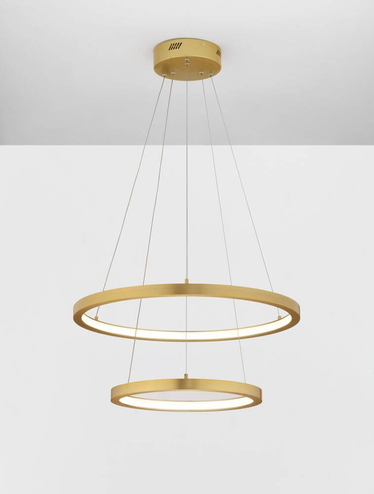 Empatia LED Pendelleuchte 2-flammig Ø 60cm 3000K mit zwei runden goldenen Ringen.