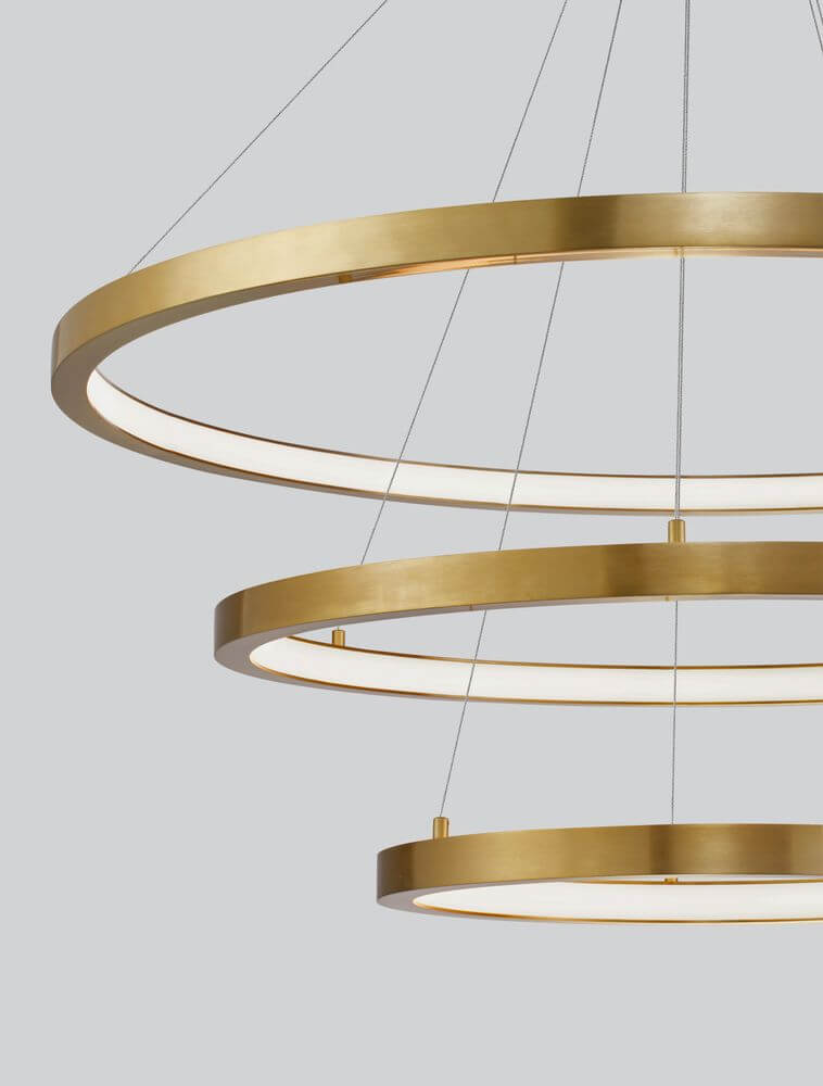 Empatia LED Pendelleuchte 3-flammig Ø 80cm 3000K mit drei großen Leuchtringen in elegantem Design.