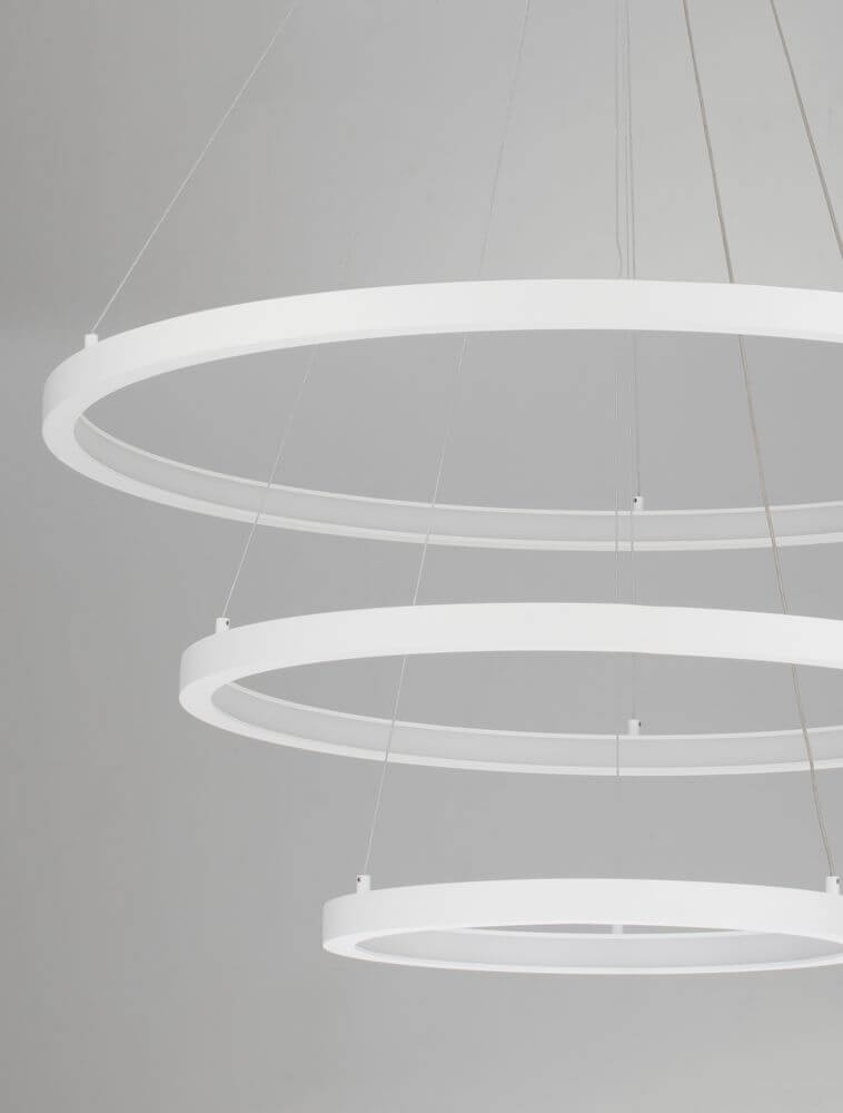Empatia LED Pendelleuchte 3-flammig Ø 80cm 3000K in elegantem Design mit drei Leuchtringen.