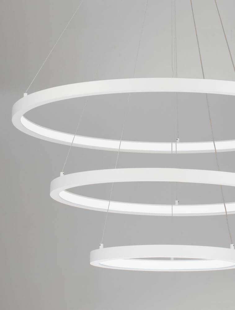 Empatia LED Pendelleuchte 3-flammig Ø 80cm 3000K mit drei Leuchtringen in modernem Design.