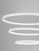 Empatia LED Pendelleuchte 3-flammig Ø 80cm 3000K mit drei Leuchtringen in modernem Design.