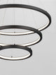 Empatia LED Pendelleuchte 3-flammig Ø 80cm 3000K in elegantem Design mit drei Leuchtringen.