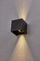 Epic LED Außenwandleuchte Cube 3000K IP54 in modernem Design an Wand montiert.