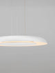 Epos Pendelleuchte Ø 60cm 2700, 4000K mit minimalistischem Design und hochwertiger LED-Technologie, schwebend über einem Tisch.