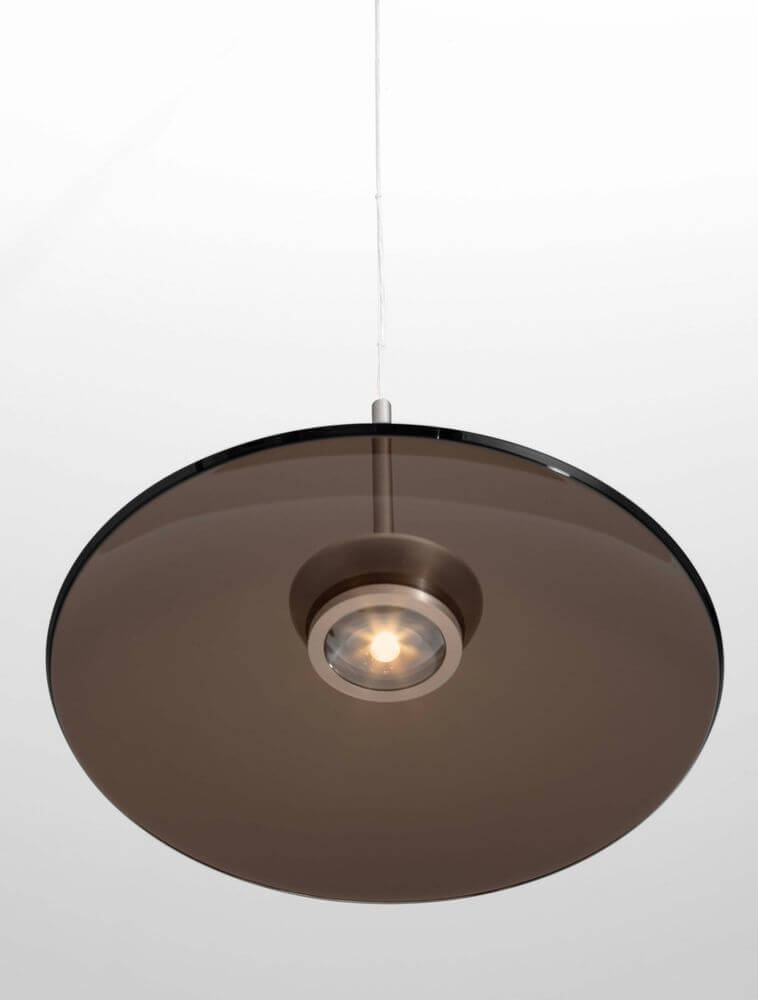 Esti LED Pendelleuchte Ø 50cm 3000K mit modernem Design und rauchgläsernem Lampenschirm.